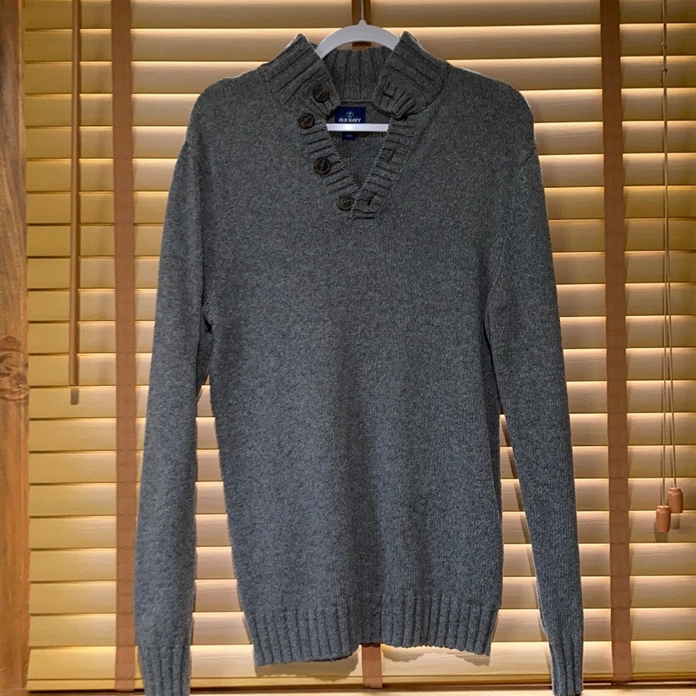 Men’s medium long sleeve gray sweater. Old Navy. Like new
